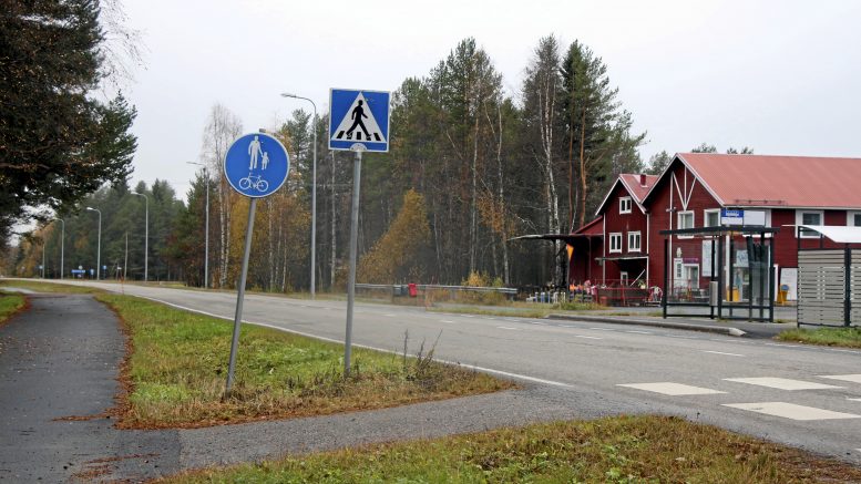 Yli-Iissä suunnitellaan nyt yhdessä kaupungin kanssa kuntouttavan työtoiminnan ja asukastuvan perustamista alueelle. Kuvassa näkyvällä Taitomyllyllä olisi mahdollisuuksia asukastuvaksi, jos vain sopiva yhdistys toiminnan taustalle löytyisi. (Arkisto: Teea Tunturi)