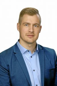 Lauri Nikula toivoo Oulun kaupungilta tekoja tietoverkkoyhteyksien rakentamiseksi.( Kuva: Reijo Koirikivi, Studio P.S.V.)