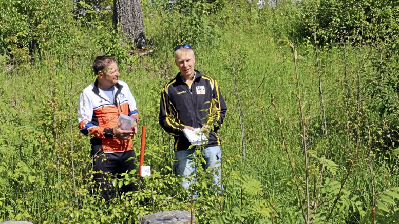 Seppo Keltamäki ja Markku Loukusa yhdellä Illinsaaren omatoimirasteista.