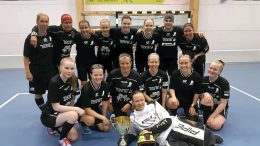 Mestarijoukkue. Ylärivi vasemmalta oikealle: Tuuli Koskinen, Marianne Pohjonen, Ella Joona, Linda Rautio, Jenna Suutari, Lotta Wikstedt, Sanna Risteli, Annukka Häkli. Keskirivi vasemmalta oikealle: Henna Haikonen, Leila Meriläinen, Anu Heikkinen, Anne-Maria Tolpanniemi (C), Tua Böös ja Jemina Haikonen. Alarivi: Taru Jämsä. Kuva: Eeva Repo