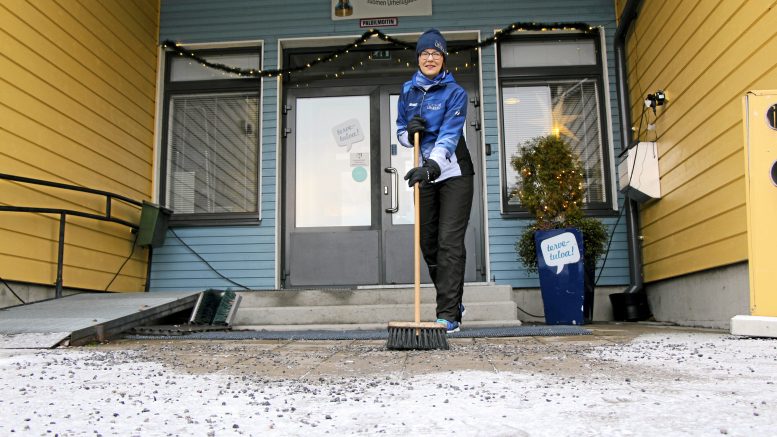 Kiimingin Urheilijoiden toiminnanjohtaja Päivi Mikkosen mukaan PoPLi on monessa käytännön asiassa korvaamaton apua seuralle. (Kuva: Teea Tunturi)