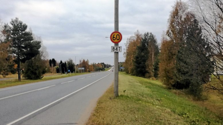 Haukiputaan ja Kellon välisen tieosuuden alennettu nopeusrajoitus 60 km/h pohditutti aikanaan myös tienpitäjää eli ELY-keskusta. Rajoituksen taustalla on myös tienvarren asukkaiden toive pienemmästä meluhaitasta.