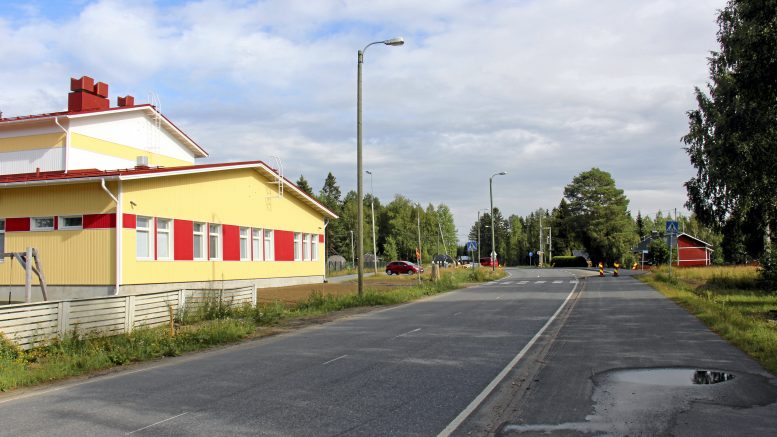 Vajaan tuhannen asukkaan Pohjois-Iissä toimii vajaan sadan oppilaan koulu, jonka kanssa kyläyhdistys tekee monenlaista yhteistyötä.