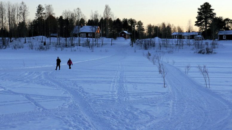 Osayleiskaavan päivitys oli yksi tavoitteista, kun jakkukyläläiset halusivat osakuntaliitosta Iihin. Tämä tavoite saavutettiin, kun kunnanvaltuusto hyväksyi Jakkukylän osayleiskaava 2040:n. Kaavassa on osoitettu kylään enimmillään jopa 300 uutta rakennuspaikkaa.