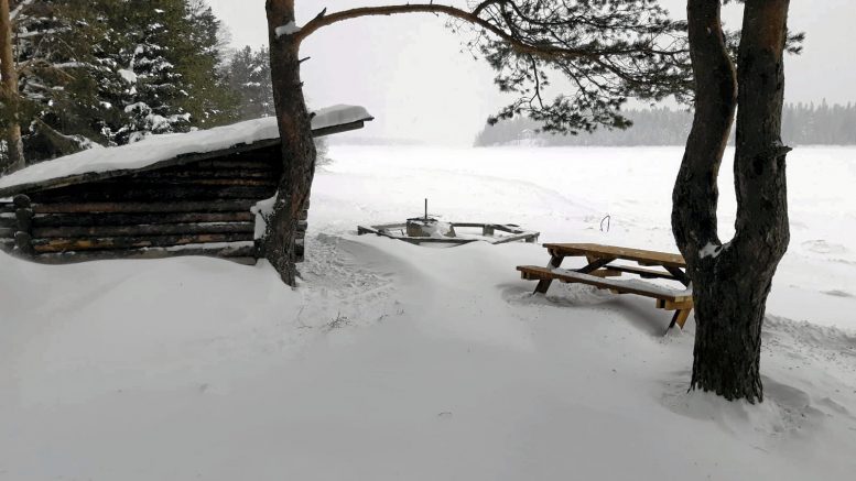 Iso-Miehikkään saari on monen haukiputaalaisen mieleinen retkikohde. Nyt sitä halutaan kehittää edelleen Metsähallituksen ja paikallisin toimijoiden voimin. Valokuvan saaresta käsin Haukiputaan suuntaan on ottanut Heikki Aarnipuro.