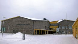 Noin 600 oppilaan Kiiminkipuiston koulu sijaitsee Kiimingin urheilukeskuksen alueella lukion ja Syke-talon läheisyydessä. (Kuva: Teea Tunturi)