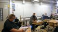 Pasi Sipola (vas.), Jukka Sipola (kesk.) ja Matti Hiltunen (oik.) jatkaisivat mieluusti lauluharjoituksia hiihtolomaviikon jälkeenkin. Varmaa tietoa asiasta ei vielä ole.
