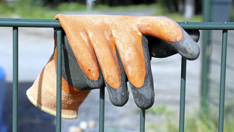 Nuoret voivat hakea kunnan tai kuntayhtymän tarjoamia kesätyöpaikkoja esimerkiksi ulkoalueiden hoitoon, päiväkotiin, siivoukseen tai keittiölle.