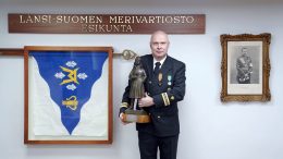 Kapteeniluutnantti Janne Isometsä nimetään Vuoden 2020 Rajamieheksi 21.3. Kuva: Panu Teras/Rajavartiolaitos