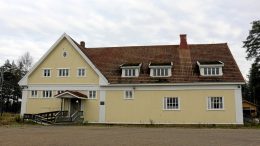 Vuonna 1923 maamiesseurantaloksi rakennettu Iin Urheilijoiden talo tunnetaan myös nimellä Rysä.