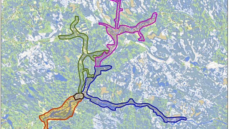 Yli-Iin valokuidun alustava hankealue näkyy tässä Cinian kartassa. Yli-Iin keskusta on merkitty mustalla alueen keskiosaan. Hankealue varmistuu sen mukaan, mistä tilauksia tulee. Tietoliikenteen kasvuvauhti on Suomessa jopa 50 prosenttia vuositasolla, vaikka ihminen ei käyttäisi tietokonetta, tulee hän lähitulevaisuudessa tarvitsemaan nettiyhteyttä muun muassa pitääkseen yhteyttä lääkäriin ja hoitaakseen useita muita tärkeitä asioita.