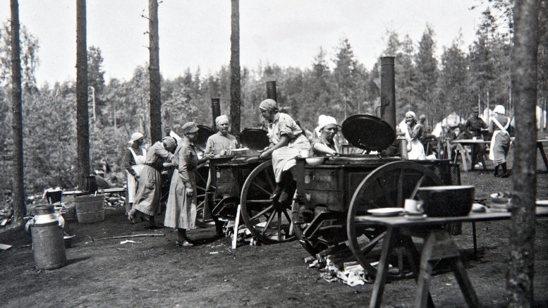 Lotat toimivat muun muassa muonittajina sota-aikana. Kuva: LOTTA SVÄRD SÄÄTIÖ