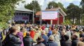Iissä järjestetty ilmastofestivaali IlmastoAreena järjestettiin ensimmäisen kerran vuonna 2019, jolloin se keräsi kahdessa päivässä yli 6500 kävijää. Tänä kesänä ilmastofestivaalia vietetään jälleen Iin Huilingin pihapiirissä. Kuva: ilmastoAreena.