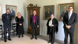 Lauri Hämeenaho (vas.), Sanna Nygård, piispa Jukka Keskitalo, Raili Suviranta ja Jan Pohjonen. Kuva: Harriet Urponen.