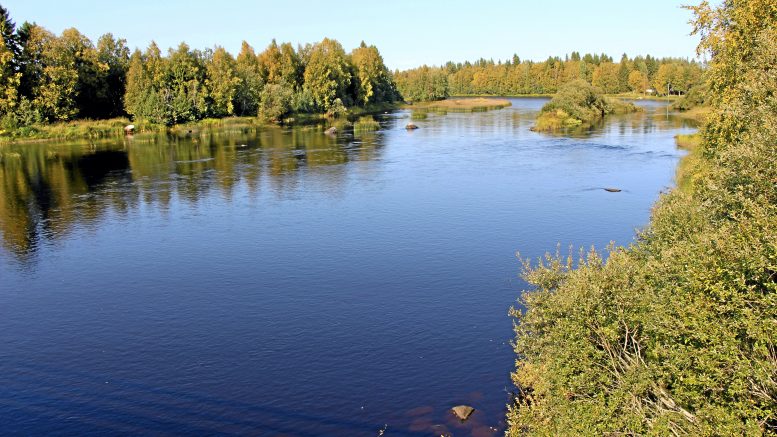 Malminetsimistä ja mahdollista kaivostoimintaa vastustavat henkilöt ovat huolissaan toimien vaikutuksesta Kiiminkijokeen. Arkistokuva on Jokikylästä.