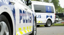 Viisi autoa kolaroivat nelostiellä Iissä. Kuvituskuva: Terhi Ojala.