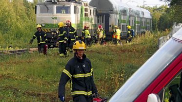 Oulusta Rovaniemelle matkalla olleen Intercity 413 -matkustajajunan veturi alkoi savuta kesken matkan. (Kuva: Ismo Piri)