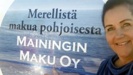 Stina Bergman kertoo, että Kuivaniemelle perustetun Mainingin Maun päätuote on kylmäsavulohi ja siitä jalostetut tuotteet. (Kuva: Mainingin Maku)