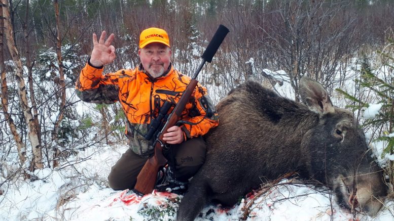 57-vuotias Harri Sanaksenaho aloitti hirvijahdin armeijaikäisenä ja on sen jälkeen kaatanut vähintään hirven vuodessa.