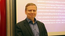 Kimmo Helomaa puhui Iissä unen merkityksestä hyvinvointiin.