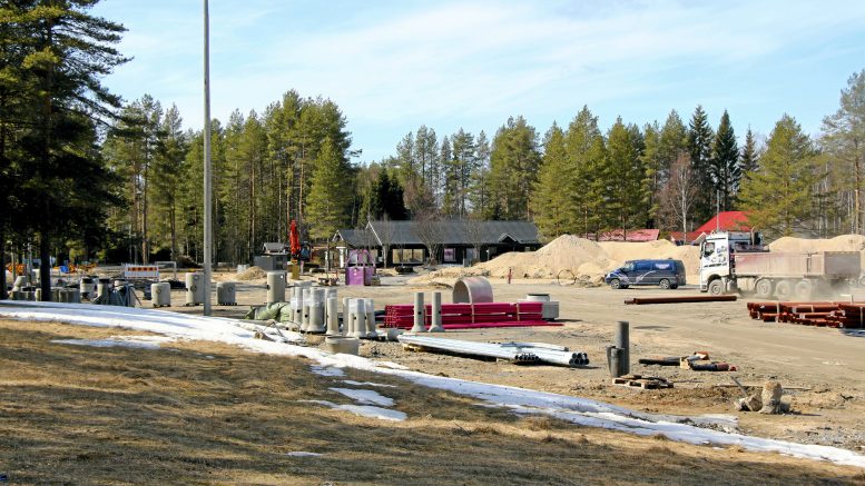 Rantapohjan alueen valtuutetut toivovat, että kaupunki tukisi alueiden elinvoimaa esimerkiksi luovuttamalla tontteja tasaisemmin. Kuvassa Jäälin vanha urheilukenttä, joka on kaavoitettu asuinalueeksi. Alueen ensimmäinen tonttivaraus on tehty Insinööritoimisto Tarmo-Rakenne Oy:n toimesta. (Arkisto: Teea Tunturi)