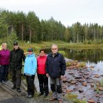 Elokuu. Kiimingin-Jäälin vesienhoitoyhdistys juhli 10-vuotista taivaltaan elokuun lopussa. Onnistuneet kansanjuhlat rakennettiin yhdessä talkoilla, kuten vesienhoitotyötkin on pitkälti tehty. Kuvassa talkoolaiset Johanna Liinamaa, Kari Korhonen, Kaarina Väänänen, Birger Ylisaukko-oja, Sanna Alalauri, Mari Perätalo ja Markku Vuolteenaho. (Kuva: Teea Tunturi)