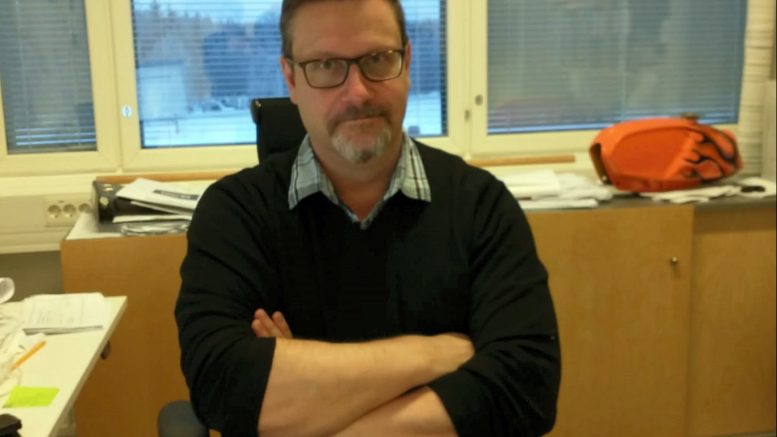 Ylikiimingin koulun rehtori Arttu Parkkinen pitää työtään rehtorina hyvin vastuullisena. (Kuva: Aatu Holmi)