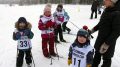 Kaarle Pirnes, Mette Pirnes, Klaudia Klasila, Luukas Pirnes ja Hanna Toivanen olivat odottaneet hiihtocupin ensimmäistä osakilpailua kovasti. (Kuva: Teea Tunturi)