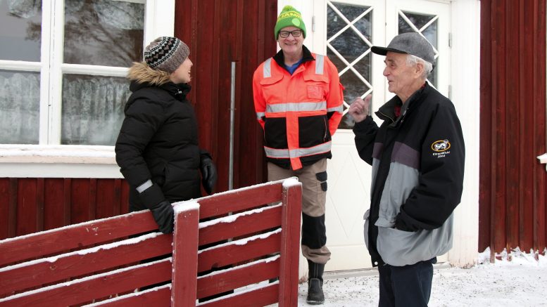 Piia Parkkinen, Veikko Jokikokko ja Lasse Haapamäki odottavat vireän Ylikiimingin Nuijamisten juhlavuotta innostuneina. Luvassa on monta upeaa tapahtumaa sekä seuran historiikin julkaisu. (Kuva: Teea Tunturi)