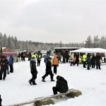 Saarisuon kilpa-alueella riitti kuhinaa myyntikojuilla etenkin lyhyiden taukojen aikana.