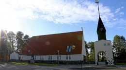 iin kirkon rakennustyöt aloitettiin keväällä 1949 ja seuraavana kesänä voitiin viettää uuden kivikirkon vihkiäisiä. Uusi kirkko oli suunniteltu vanhaa kunnioittaen.