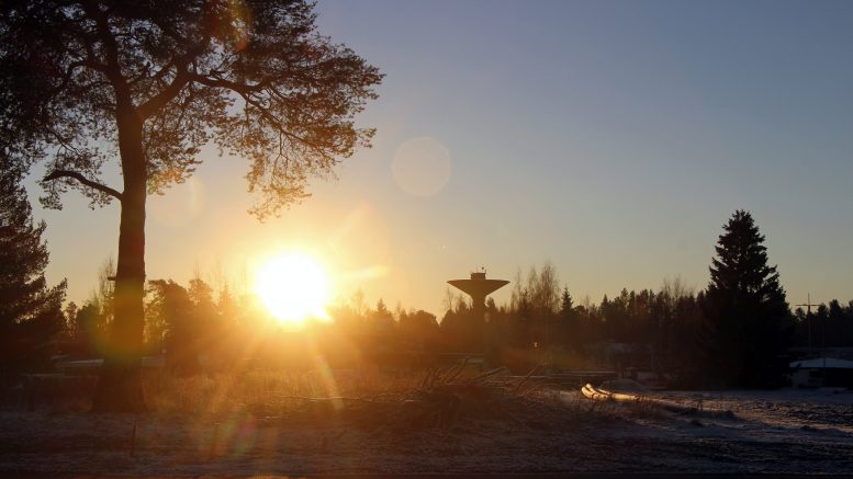 Mielipidekirjoituksen kirjoittaja toteaa, että vaikka rakas kylämme (eli Haukipudas) on monen mielestä aivan kuollut, on rauhallisuus myös hyvästä. (Arkisto: Annamari Liias)