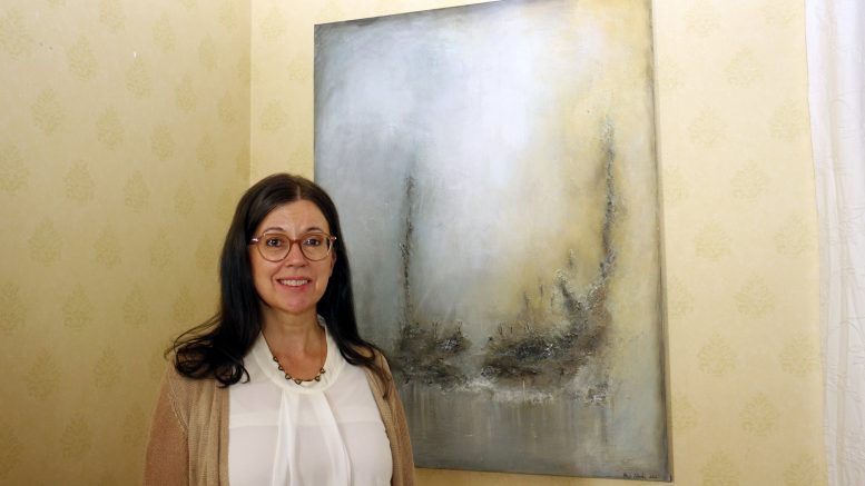 Katri Taskilan runokirjan kannessa on kuva hänen tyttärensä Heljä Nikulan maalauksesta "Vetten hopeavälkkeessä”, joka kuvastaa Jäälinjärven latvavesistöä.