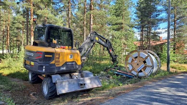 Valokuitu saapuu Jääliin laajalle alueelle Oulun Seudun Sähkön toimesta. (Kuva: Teea Tunturi)