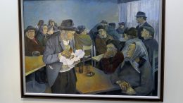 Pirttikahvilassa, öljymaalaus vuodelta 1975, edustaa Paavo Tolosen maalaisrealismia. Kuvasta voi tunnistaa tuttuja pudasjärveläisiä. Kuva on Pudasjärven Osuuspankin kokoelmissa. Kuva Paavo Tolosen näyttelystä Pudasjärvellä 2022, KH.