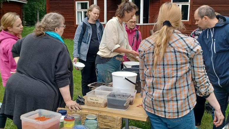 Kurssin osallistujat koostuivat muun muassa rakentamisalan ammattilaisista, taiteilijoista ja perinnerakentamisesta kiinnostuneista remontoijista.