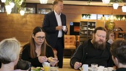 Johtaja Harri Jaskari Suomen Yrittäjistä lensi aamupalalle Haukiputaan Yrittäjäyhdistyksen vieraaksi kertomaan ajankohtaisista kuulumisista.