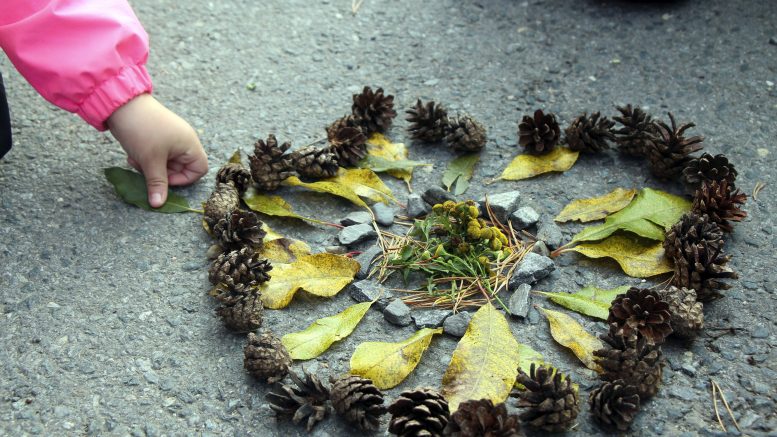 Varhaiskasvatusrintamalla on haasteita niin tilojen kuin työvoimankin suhteen. Lapsia on paljon ja henkilökuntaa liian vähän. Tilaelementtiratkaisulla etsitään helpotusta tilanteeseen. (Arkistokuva: Teea Tunturi)