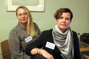 Miia Tauriainen ja Kristiina Vähäkuopus haluavat uskoa, että jos koulujen merkitystä nostetaan aktiivisesti esille, virkamiehet ja päättäjät kuuntelevat.