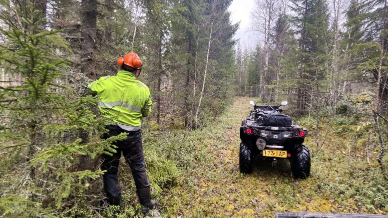 Talkoissa on raivattu Onkamon suunnalle johtavaa kelkkauraa. KUVA: Janne Hannus