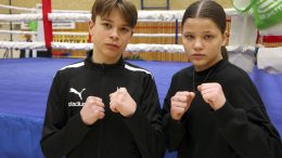 Jääliläinen Niklas Penttilä ja talvikankaalainen Jessica Karvonen ovat tuoreet nyrkkeilyn SM-kultamitalistit. (Kuva: Teea Tunturi)