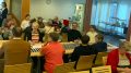Sukupolviruokailu Jäälissä oli onnistunut tapahtuma, jossa riitti porinaa ja hyvää mieltä. (Kuva: Emmi Hirvonen)