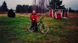 Eino Nyman lähdössä pyörälenkille. Kuva on neljän vuoden takaa Nymanin omista arkistoista.