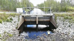 Oijärven nykyinen säännöstelypato halutaan muuttaa uuden säännöstelyohjeen myötä pohjapadoksi. Kuva: Pohjois-Pohjanmaan ELY-keskus