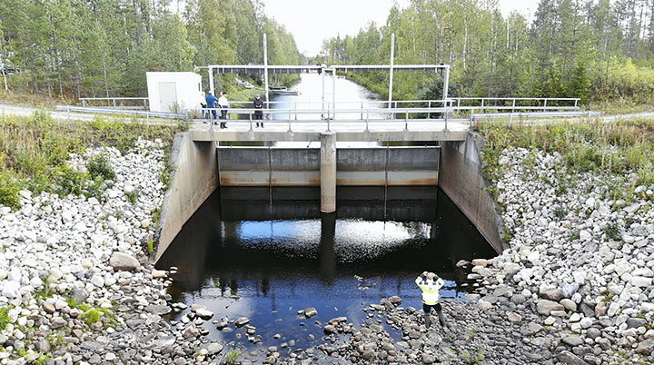 Oijärven nykyinen säännöstelypato halutaan muuttaa uuden säännöstelyohjeen myötä pohjapadoksi. Kuva: Pohjois-Pohjanmaan ELY-keskus