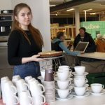 Cafe Cirpusta vastaa nuori yrittäjä Neea Myllymäki.