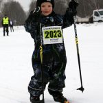 2,5-vuotiaan Eemil Eskelisen ensimmäinen hiihtokisa ja maaliintulo.