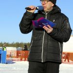 Oulun uusi kaupunginjohtaja Seppo Määttä pääsi ensimmäistä kertaa elämässään avaamaan porokisat.