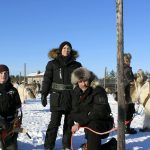 Mauri Portimo (oik.) oli lähtenyt matkaan perjantaiaamuna Norjan Karasjoelta. Tytär Sanna Portimo ja toisen tyttären poika Leevi Portimo ovat myös poronomistajia. Poro Ailigas juoksi lauantain kuumassa sarjassa.