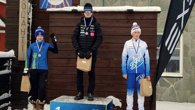 Oulun Hiihtoseuraa edustava Matias Latomaa nappasi sekä kultaa että pronssia ampumahiihdon nuoren SM-kilpailusta.